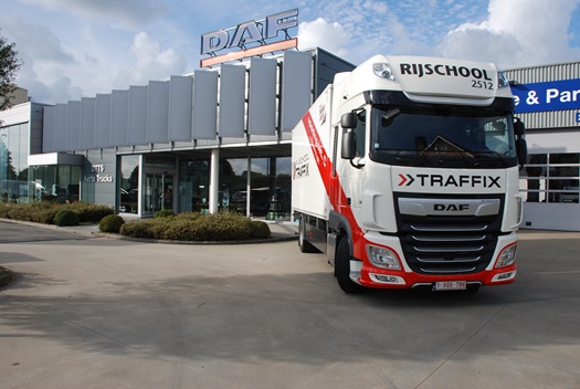 DAF-FA-XF-450-01-Rijschool-Traffic