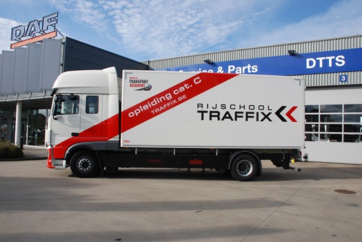 DAF-FA-XF-450-02-Rijschool-Traffic