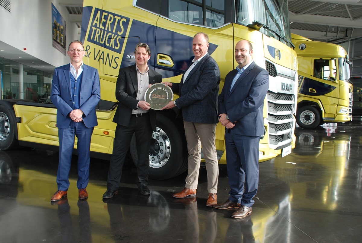 Aerts-DAF-Dealer-of-the-Year-2022-01