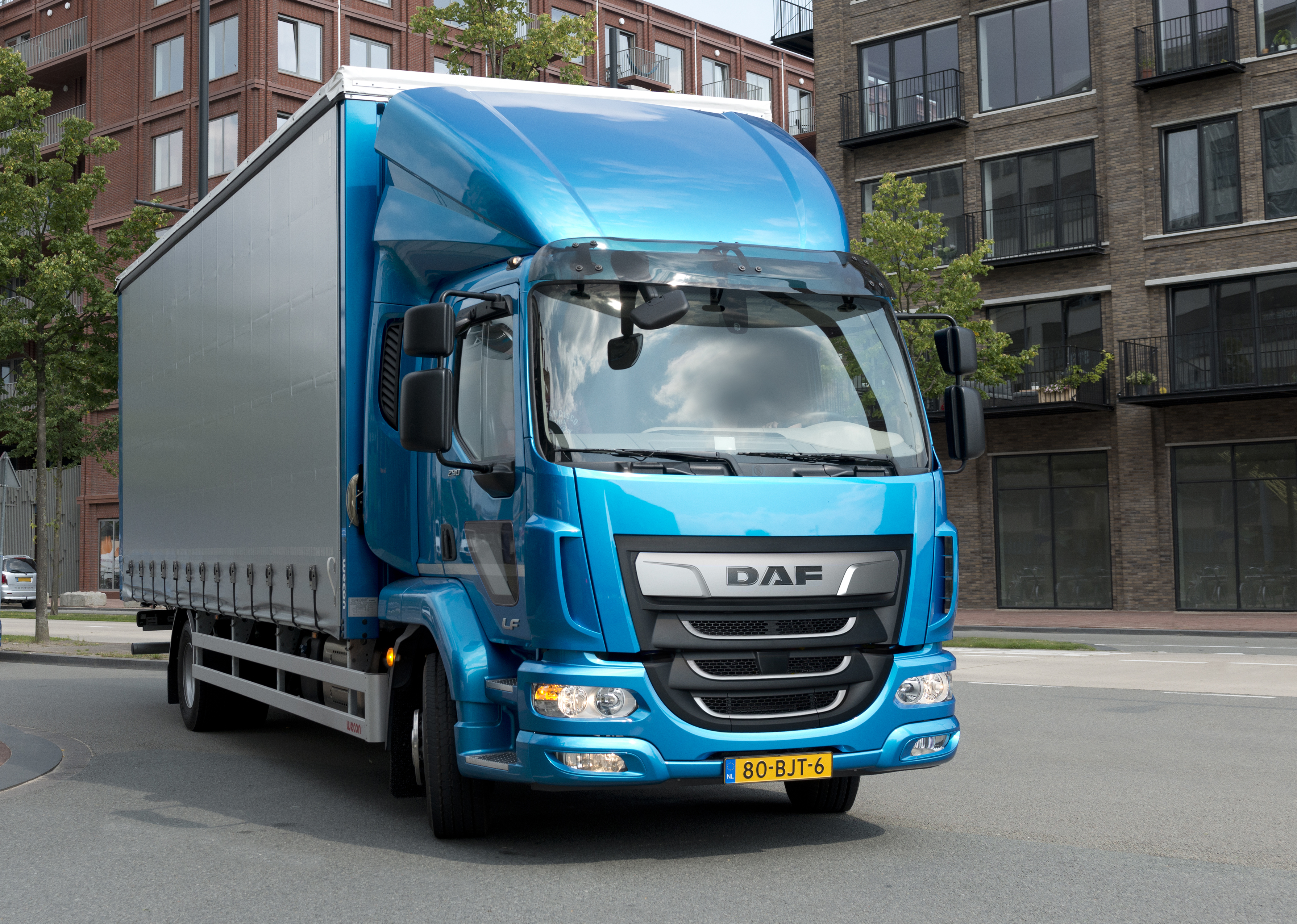 DAF introduces New LF