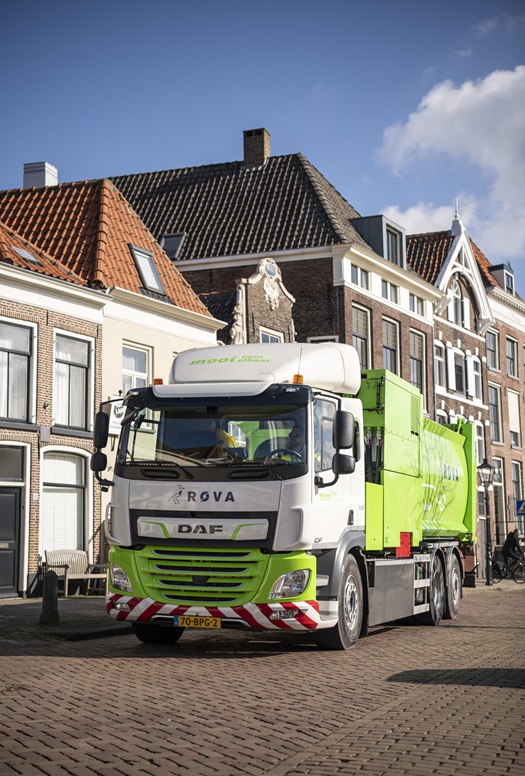 First-DAF-CF-Electric-refuse-collection-truck-delivered-to-ROVA-03